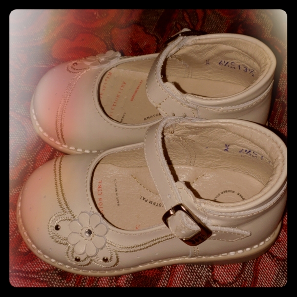 Little Girl Shoes Taupe in Color - Picture 4 of 6